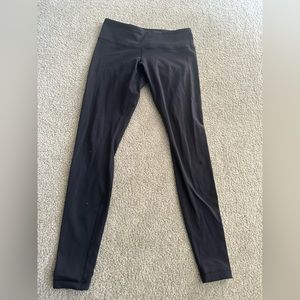 Lululemon Black Wonder Under Leggings size 8. Good used condition